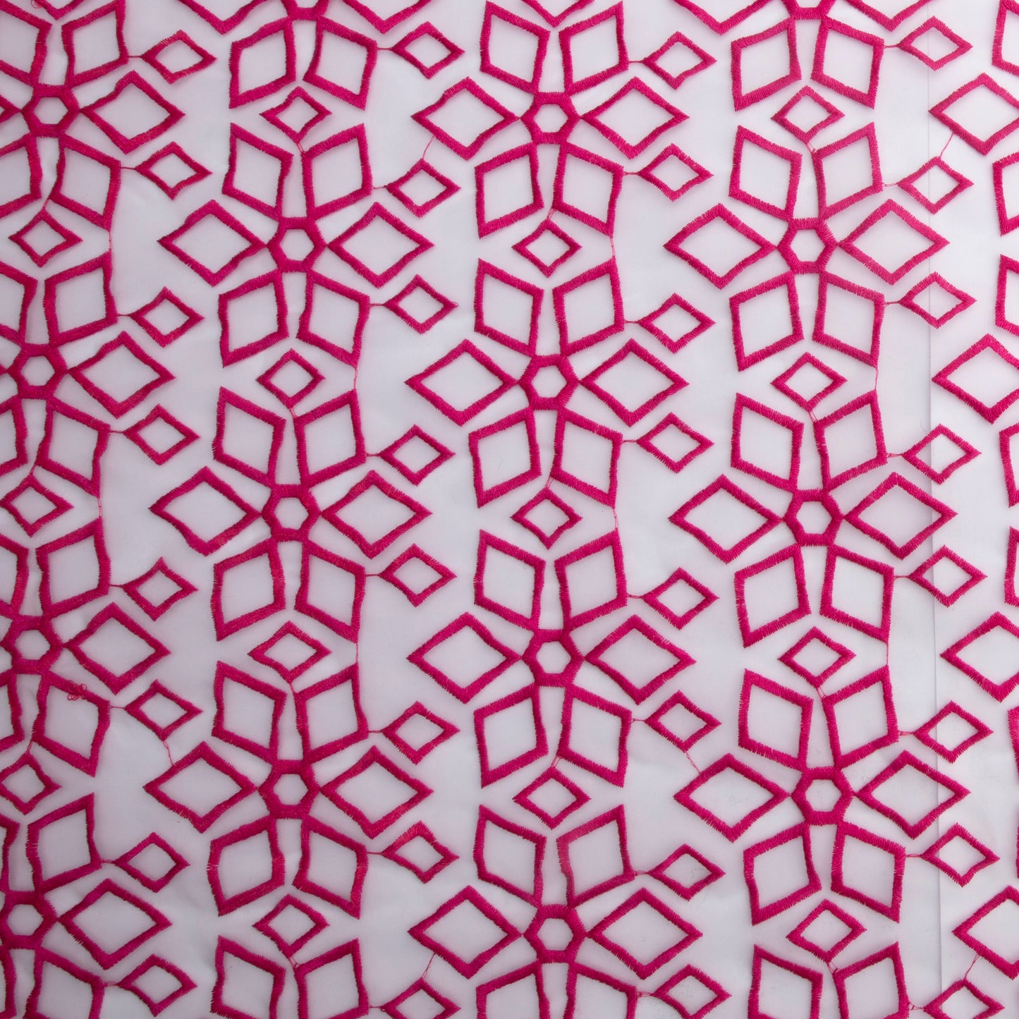 Bordado Geométrico Organdy Pink