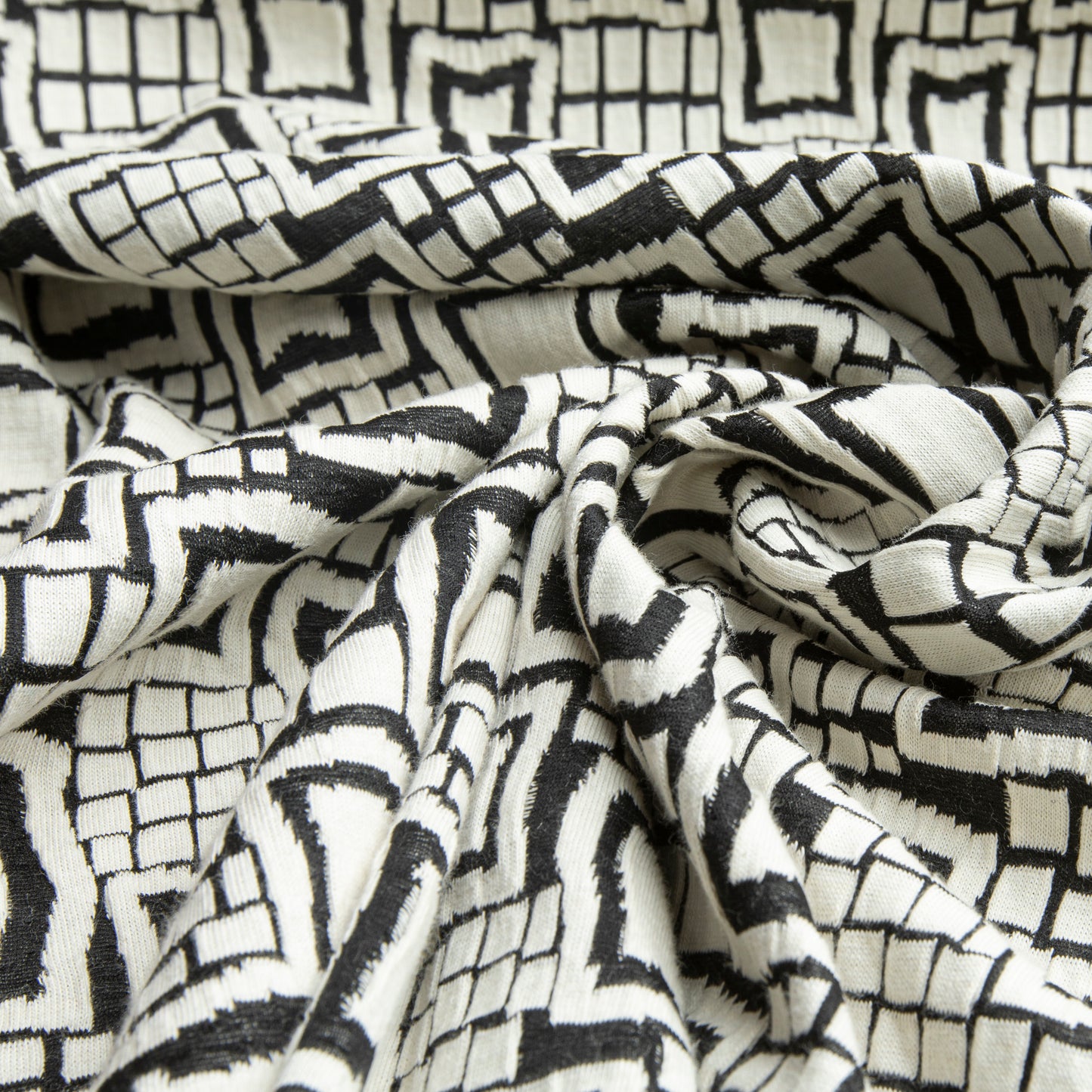 Jacquard Ricci Preto