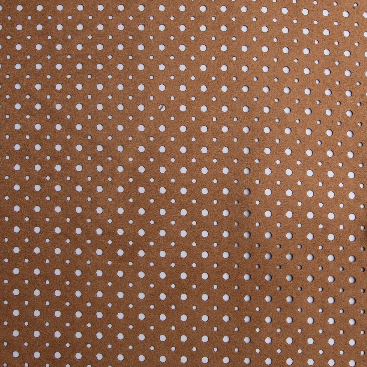 Suede Perfurado Caramelo