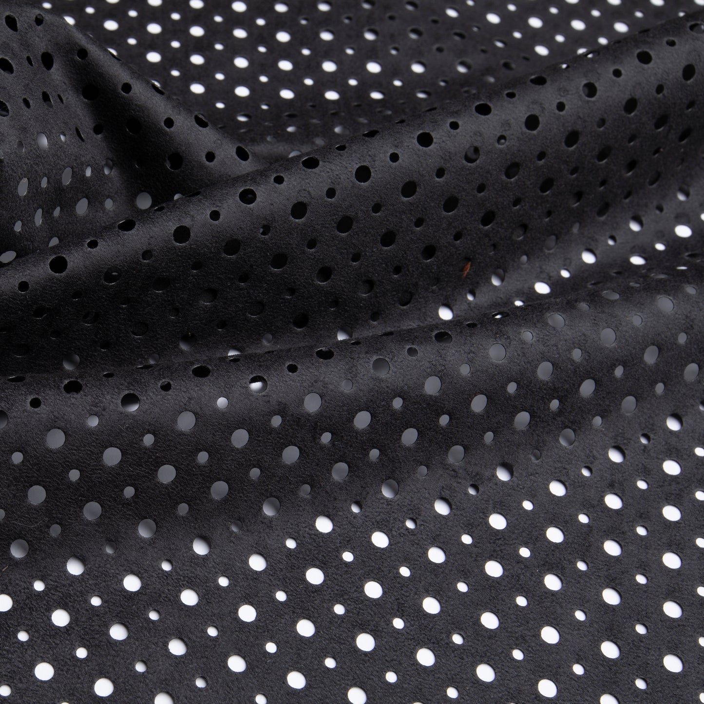Suede Perfurado Preto