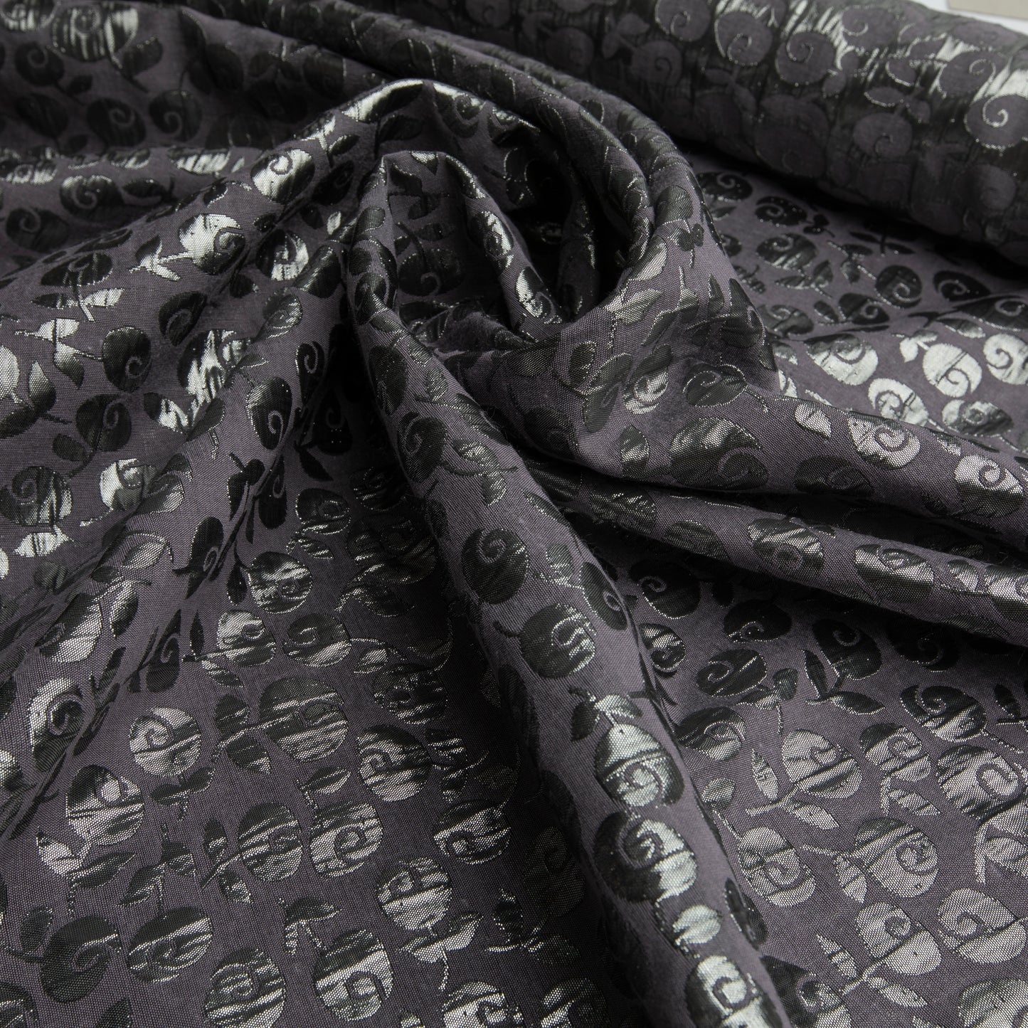 Jacquard Metálico Flor Vinho Claro